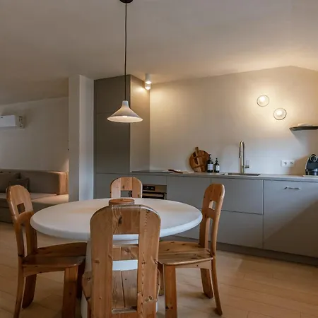 Huswell - Urban Getaway For Two In The Heart Of *